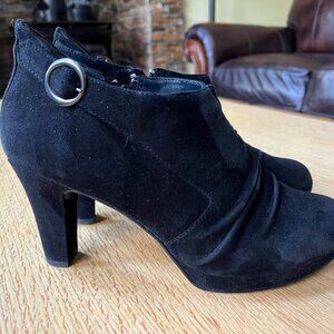 Women's Umberto Raffini Michela platform heel black suede shoe size 40